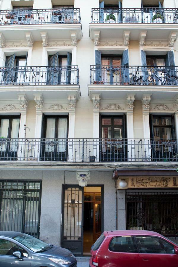 Elegante Piso Junto Al Museo Del Prado Apartment Madrid Luaran gambar